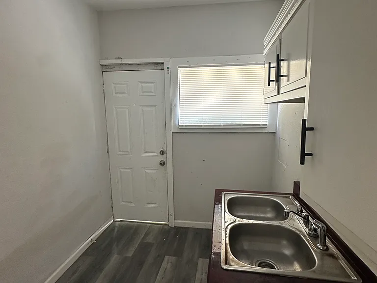 519 S Carancahua St #4 — Photo 9