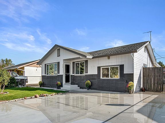3rd image of 409 Sunnyside Dr