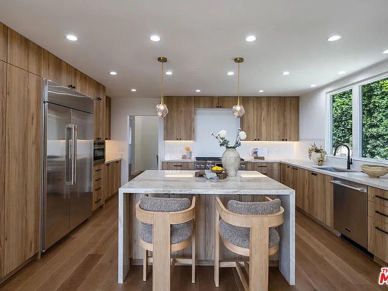 992 Napoli Dr — Photo 8
