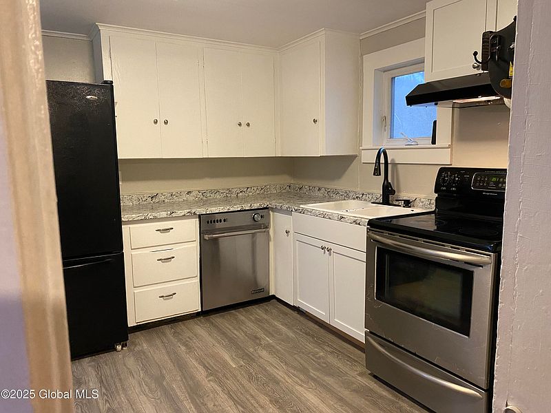 2nd image of 25 St Lukes Place