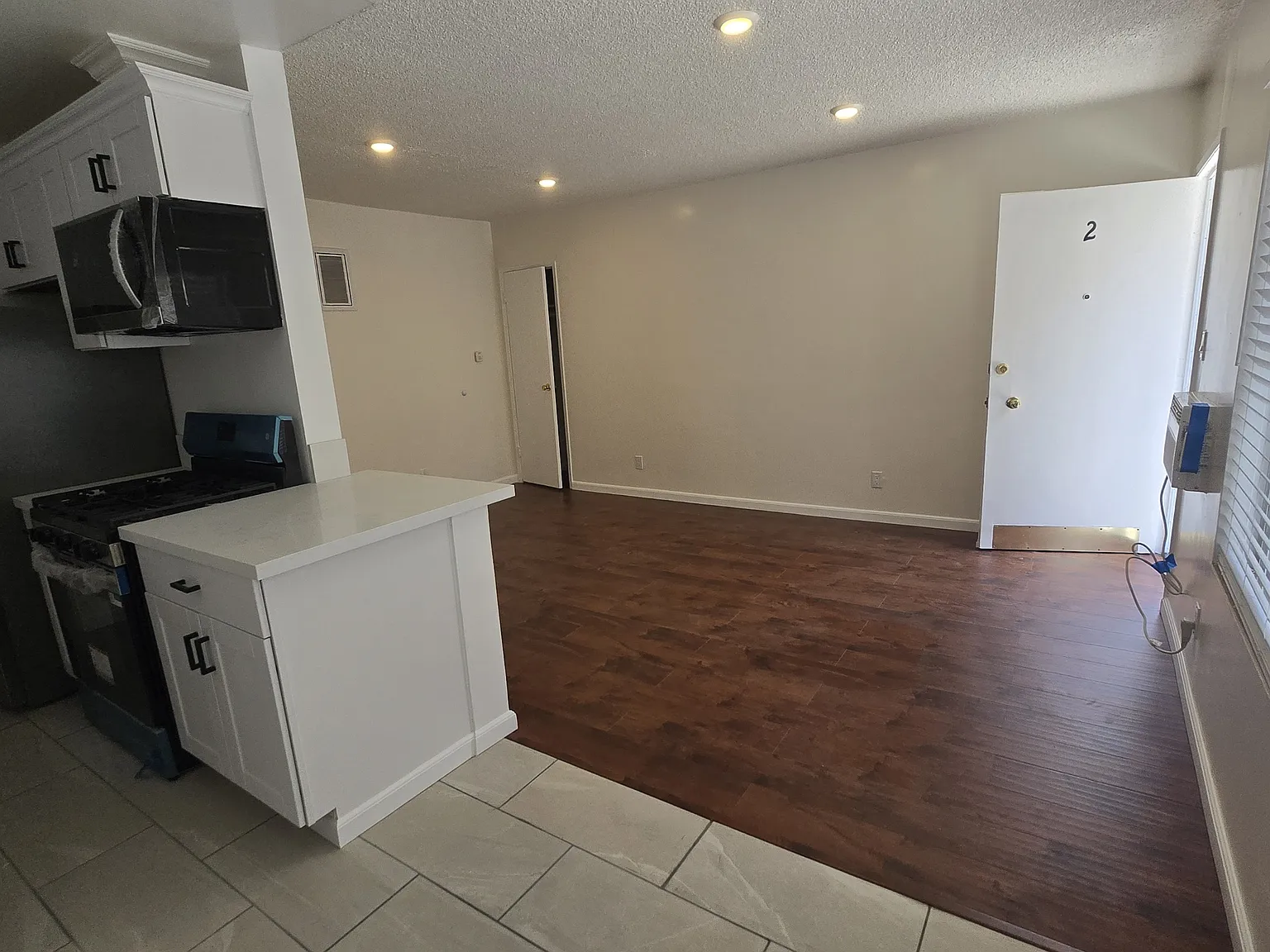 2 bed, 900 sqft, $2,395 — Photo 2