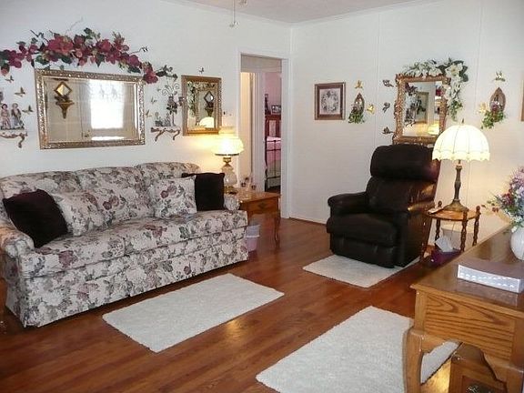 2nd image of 275 Johnson St
