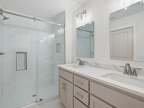 4th image of 924 Grace Ave #924