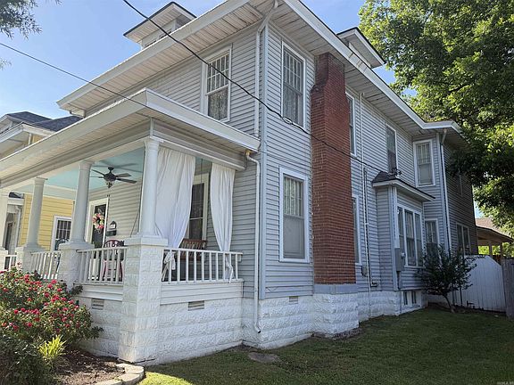 2nd image of 609 W Poplar St
