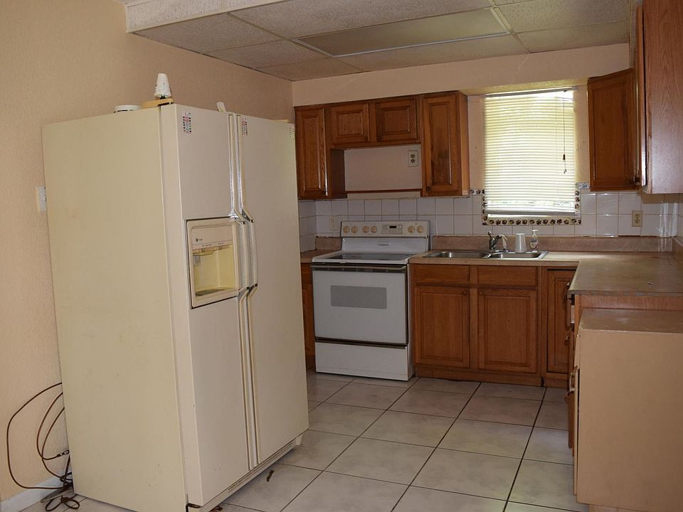 2nd image of 400 NW 37th St