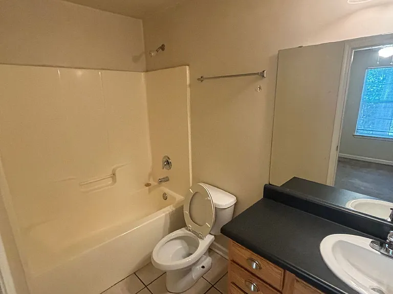 1552 Devoe St — Photo 16