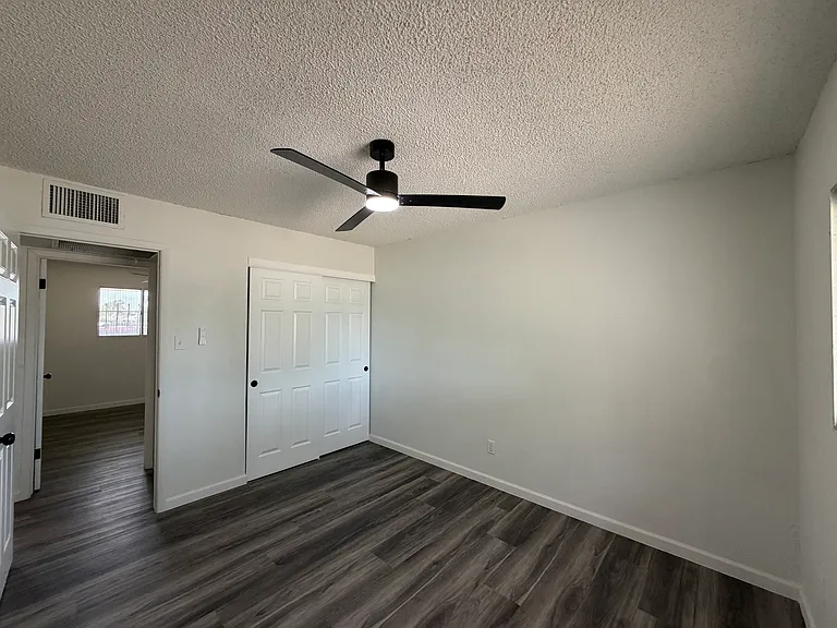 3215 N 65th Ave — Photo 5