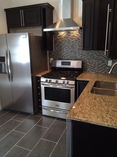 2 bed, 1059 sqft, $2,137 — Photo 2