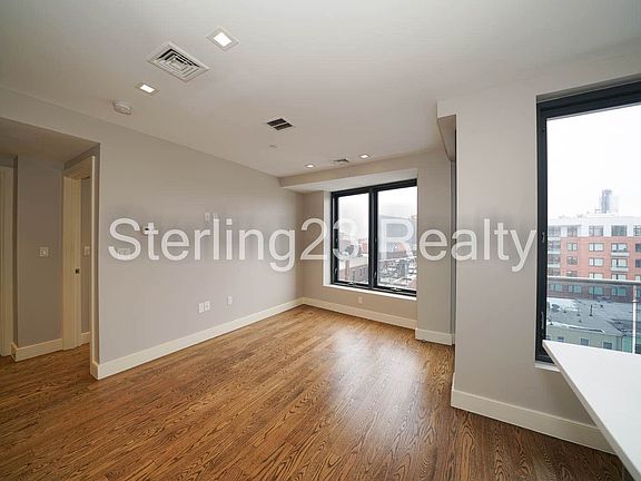 5th image of 2718 Hoyt Ave S #6