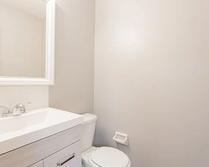 Wornall Place Apartments — Photo 9