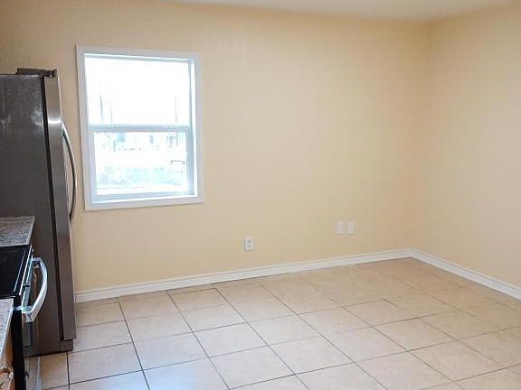 5th image of 730 Aransas Ave APT 2