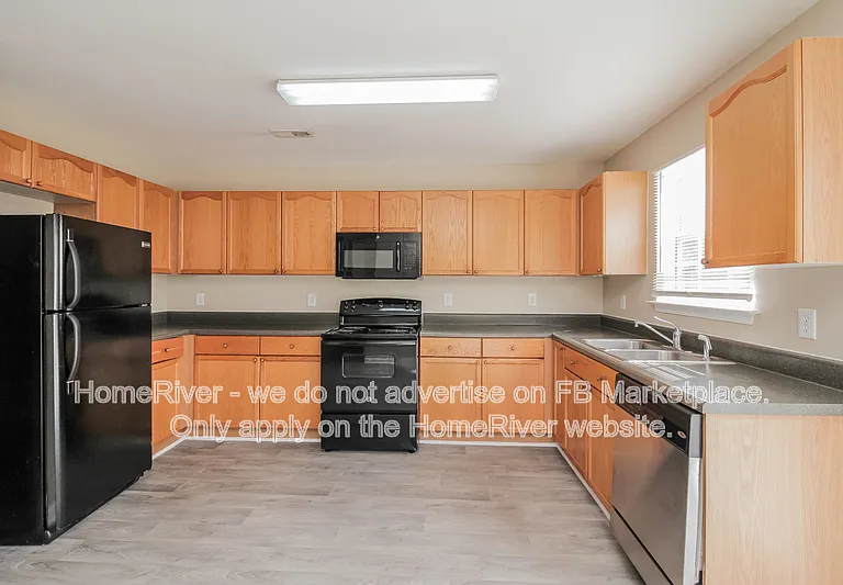 1740 Harland St — Photo 7