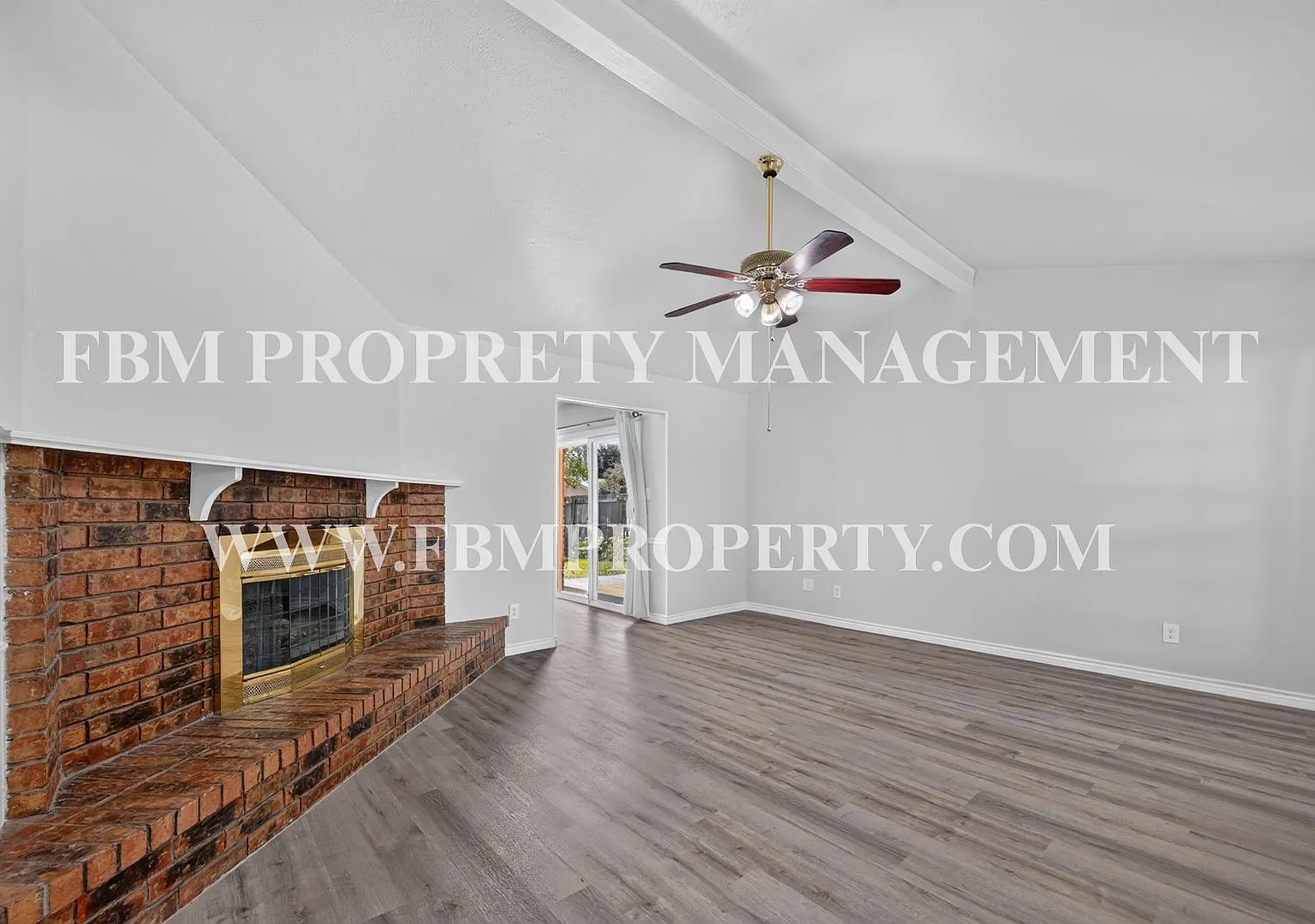 407 Woodhurst Dr - Cozy 3 Bedroom, 2 Bathroom Brick Home in Coppell, TX! — Photo 4