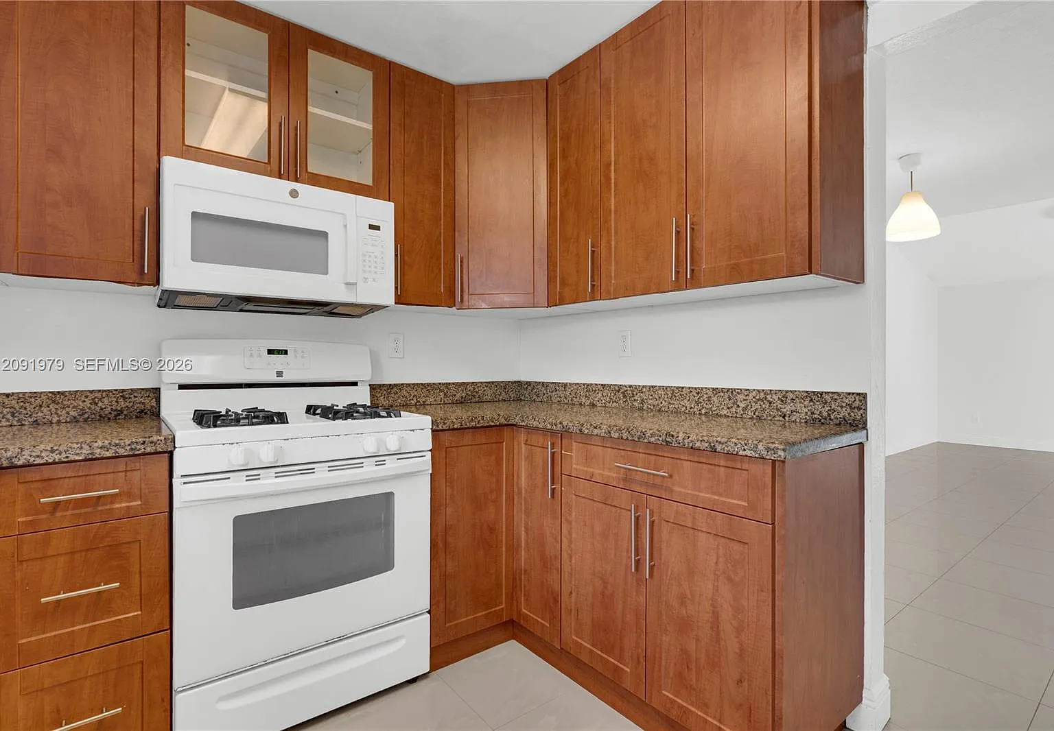 3 bed, 1378 sqft, $3,200 — Photo 4