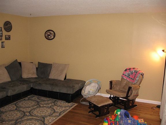 2nd image of 210 Hilltop Dr