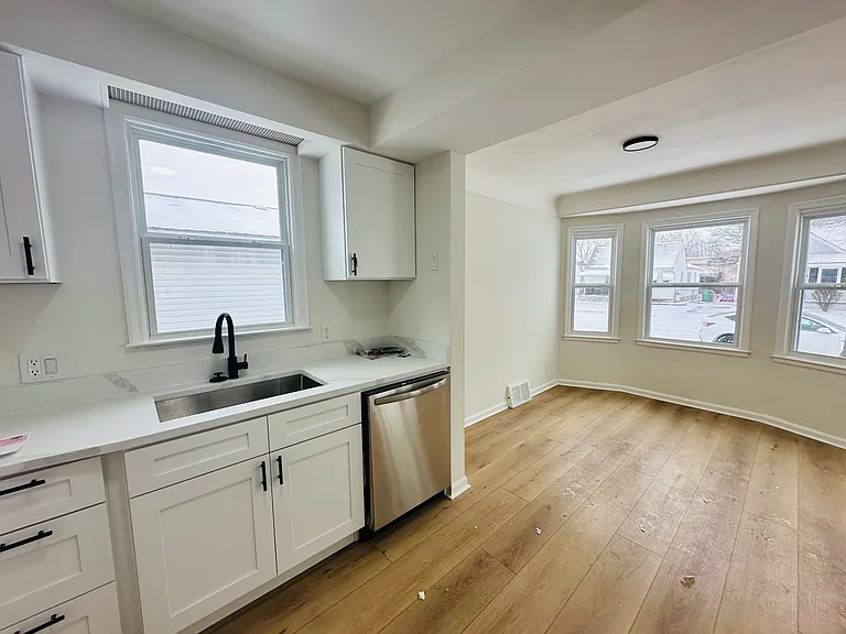 21801 Cushing Ave — Photo 6