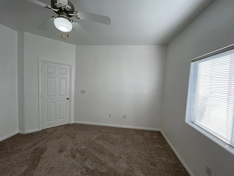 4915 E Russell Rd #142-8 — Photo 35
