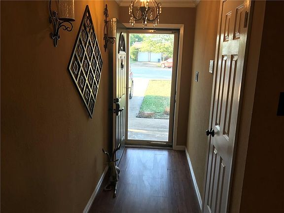 3rd image of 408 Giles Ct