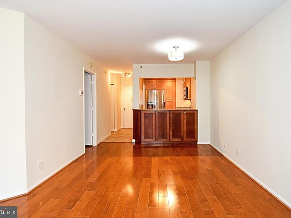 3rd image of 900 N Stafford St APT 1412