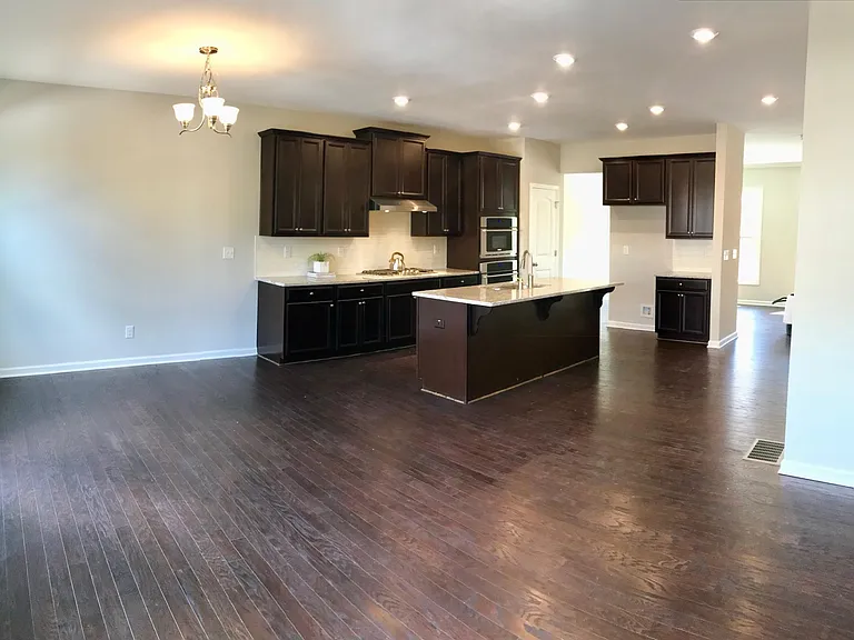 630 Sunset Park Dr — Photo 6