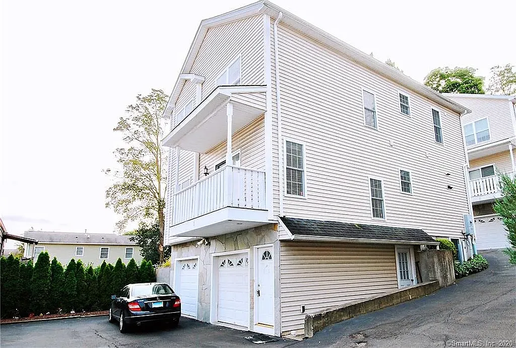 4 bed, 2250 sqft, $1,200 — Photo 2