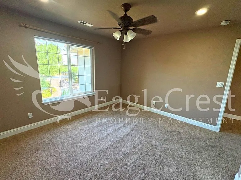 44 Vinehill Dr — Photo 86
