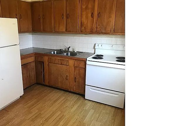3rd image of 5664 Harschel Dr #1