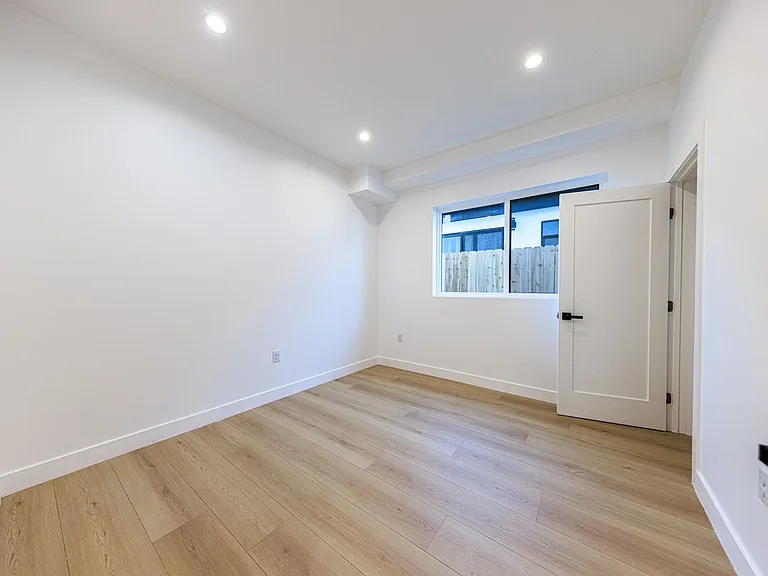 2424 S West View St — Photo 10