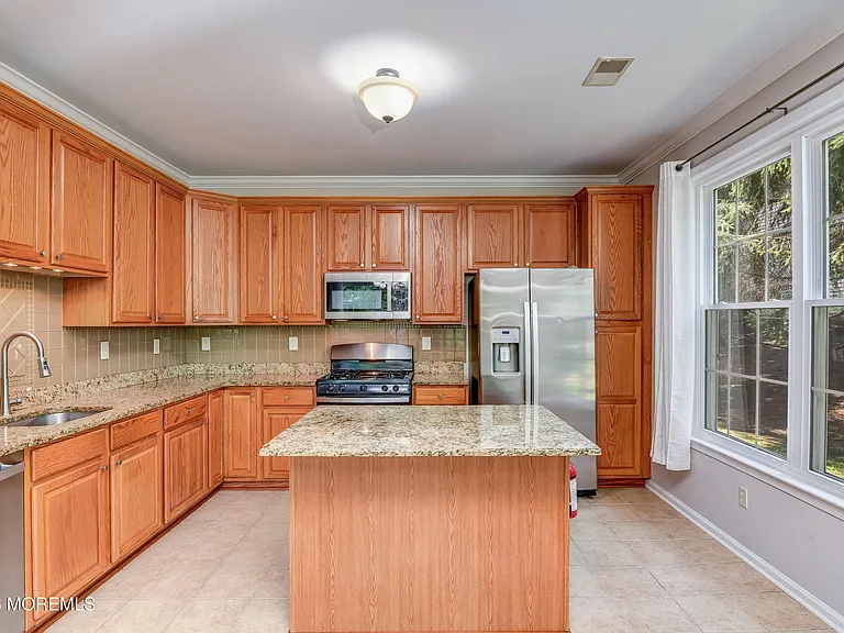 574 Saint Andrews Pl — Photo 9