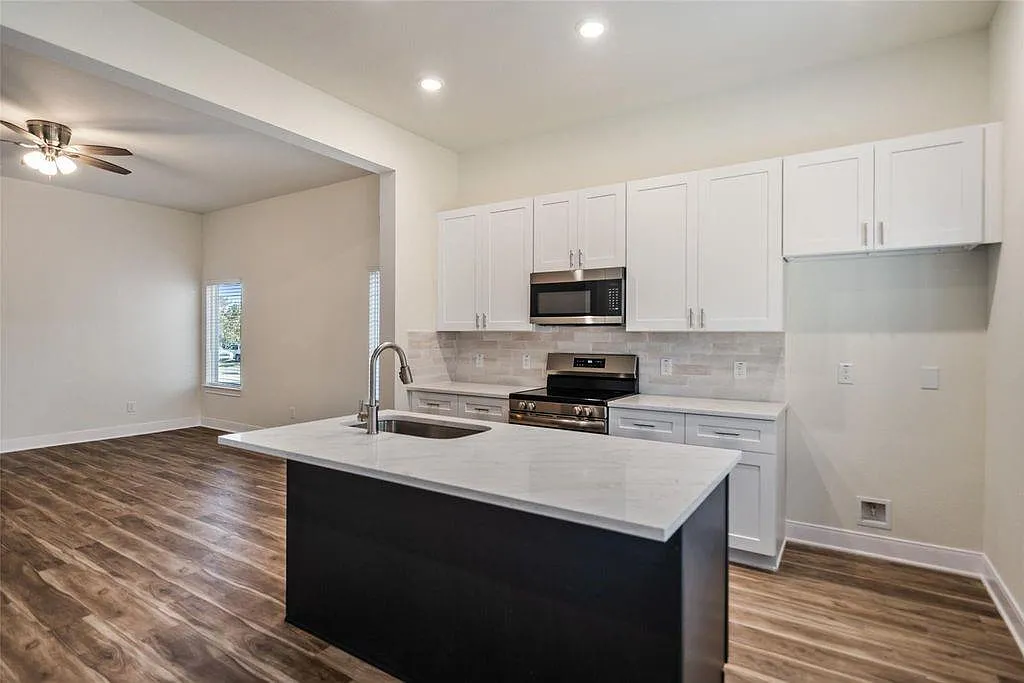 3 bed, 2.5 bath, 1447 sqft, $1,795 — Photo 1