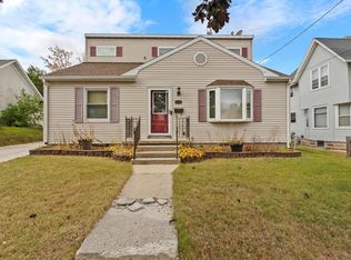 1114 S 19th St, Manitowoc, WI 54220