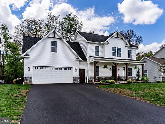 4th image of 228 Parkway Dr