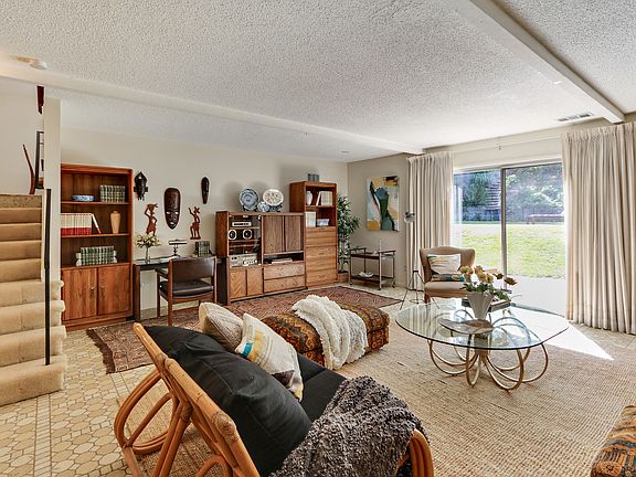 3rd image of 1950 Sunny Heights Dr