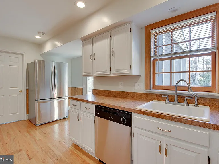 5400 Hampton Forest Way — Photo 9