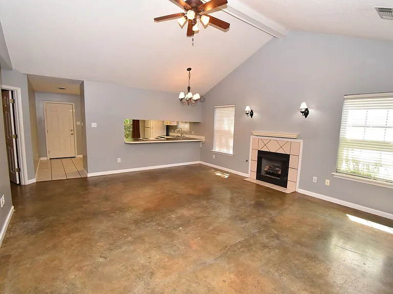1172 Christpher Ln — Photo 2