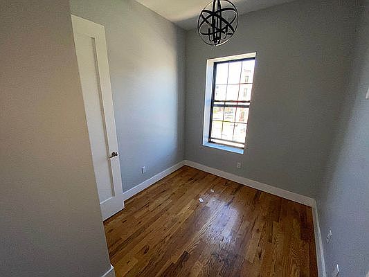 3rd image of 1804 Saint Johns Pl #5