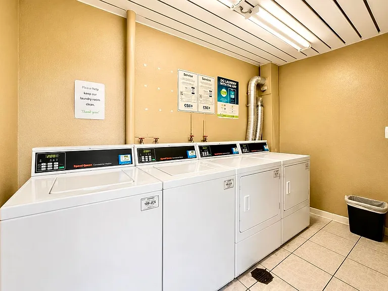 4205 N University Dr #106 — Photo 31