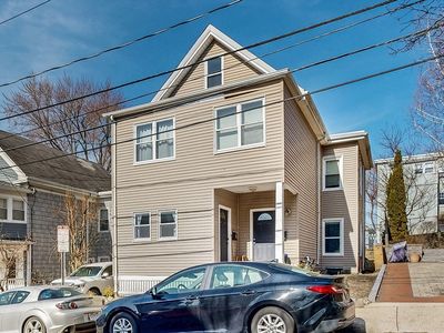 47 Newbury St, Somerville, MA, 02144