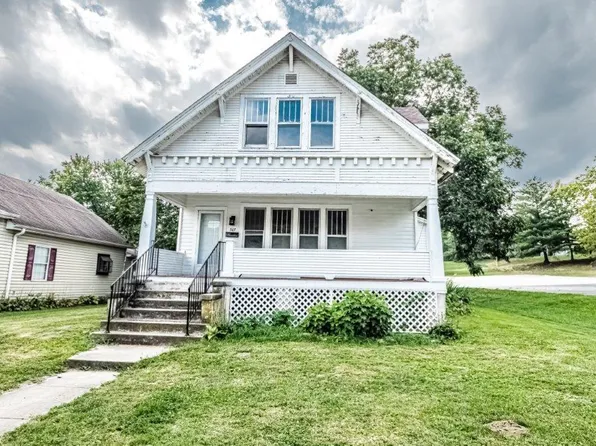 307 N 5th St, Elsberry, MO 63343