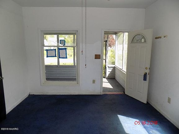 5th image of 212 W Pine St