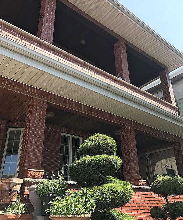2nd image of 219 Avenue