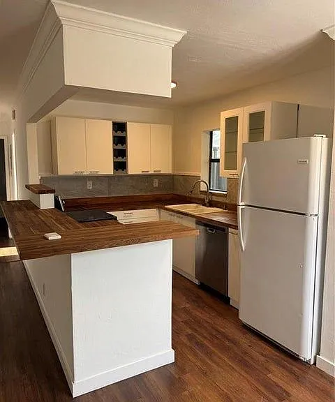520 NE 58th St #B — Photo 1