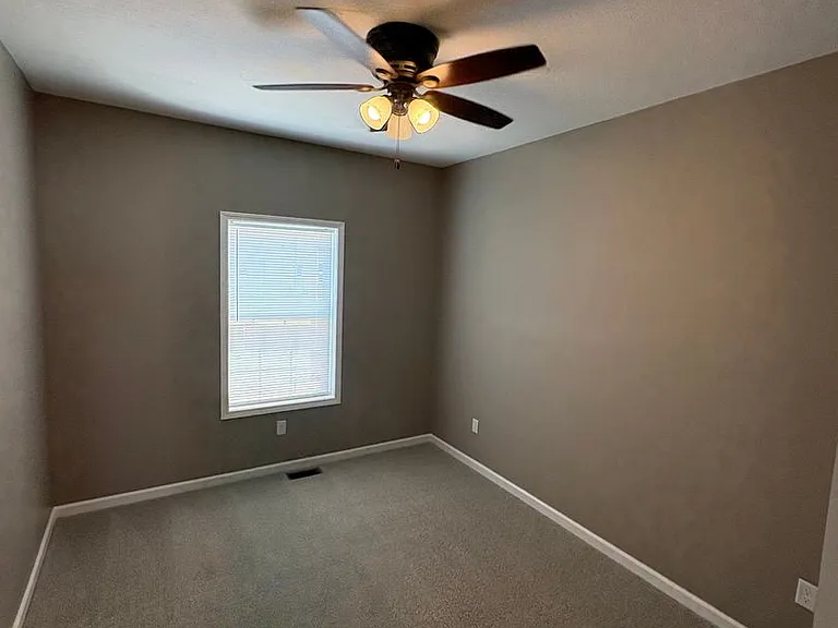 709 Stephanie Ct — Photo 8