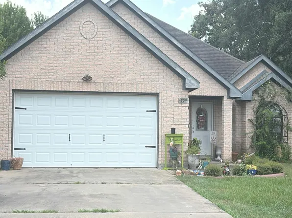 1104 Business St, El Campo, TX 77437