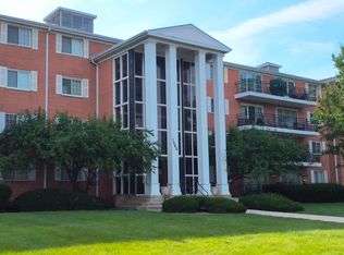 1060 N Farnsworth Ave APT 1402, Aurora, IL 60505