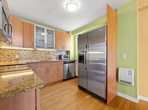 3047 Brighton 6th Street image 11 of 30