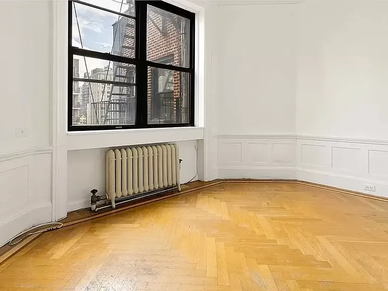 145 E 35th St #5ME — Photo 1