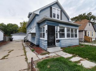 1040 Delamere Ave, Racine, WI 53403