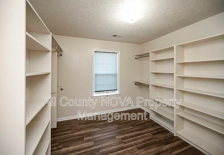 610 Kensington Dr — Photo 30