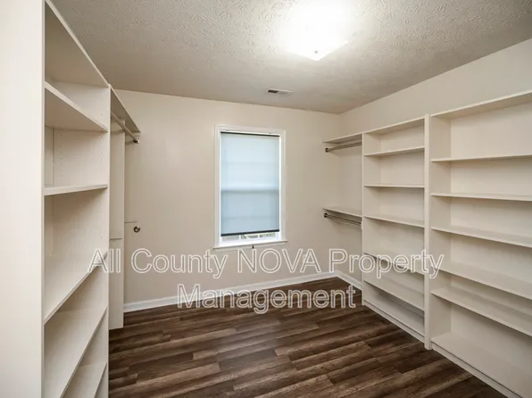 610 Kensington Dr, Fredericksburg, VA 22405